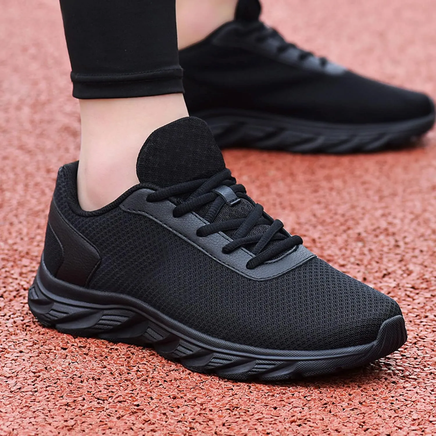 Lightweight Shoes Men Sports Shoes Simple Solid Color Fashion Summer New Pattern Mesh Breathable Comfortable Non Slip