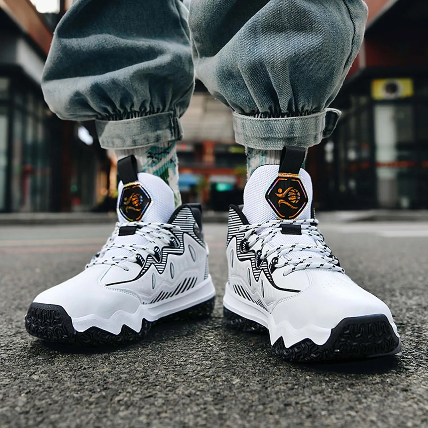 Mens and Womens Mid Top Lace Up Basketball Sneakers Non Slip and Breathable Running Shoes Wear Resistant Outdoor Travel Shoes Lightweight Carrying Fitness Training Shoes Badminton Sneakers