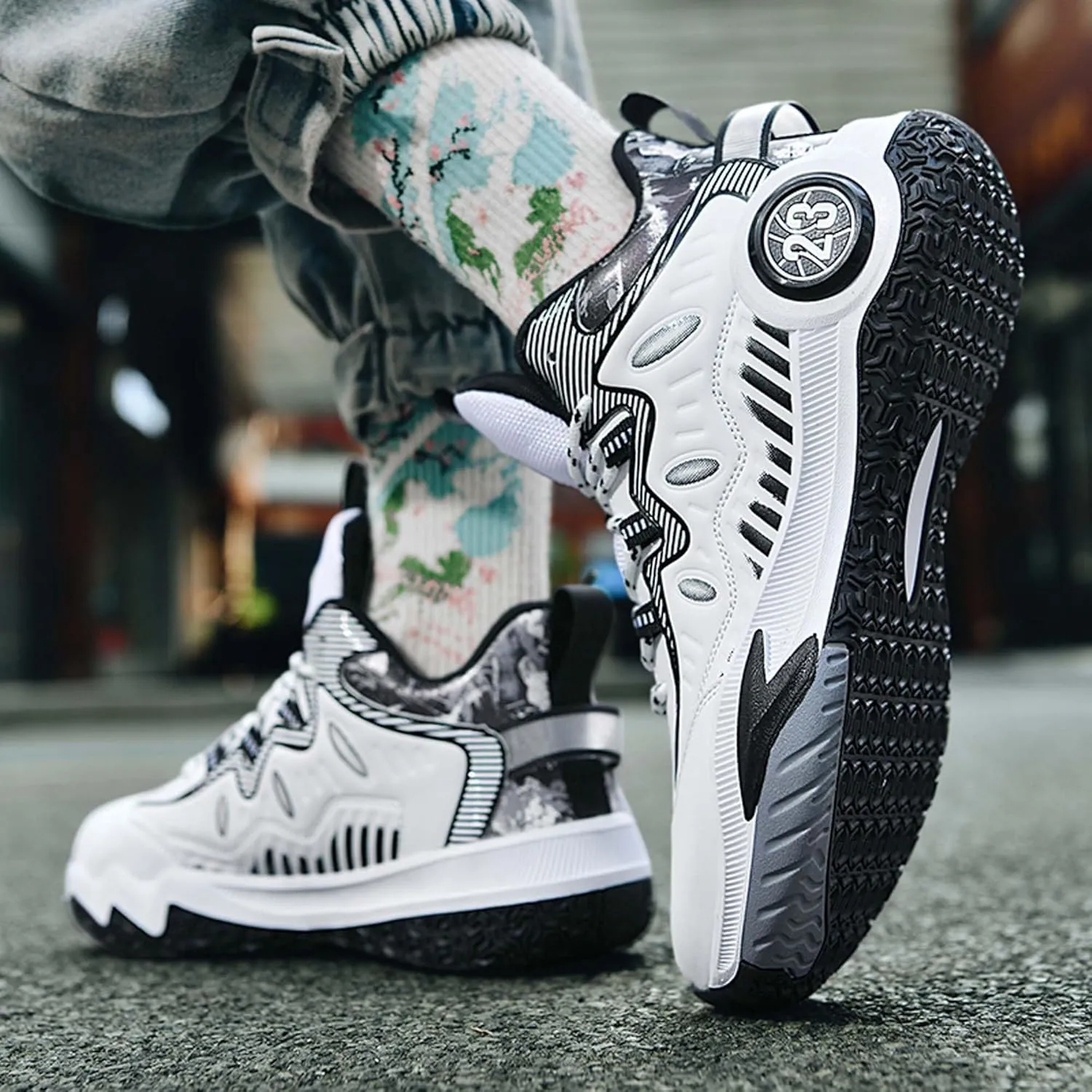 Mens and Womens Mid Top Lace Up Basketball Sneakers Non Slip and Breathable Running Shoes Wear Resistant Outdoor Travel Shoes Lightweight Carrying Fitness Training Shoes Badminton Sneakers