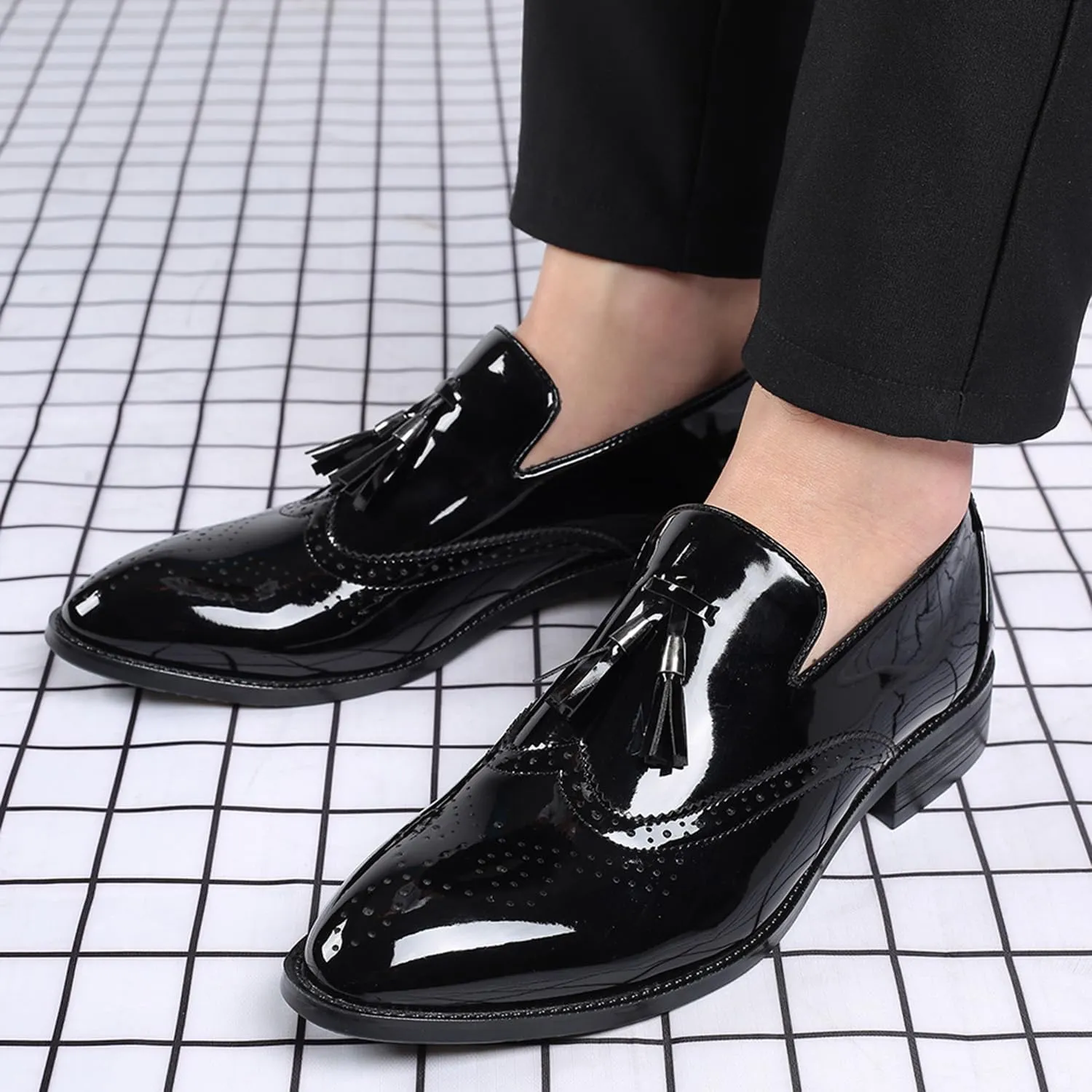 Men's Formal Dress Shoes Smart Brogues Driving Loafers with Tassels Business Derbys Fashion Wedding Shoes