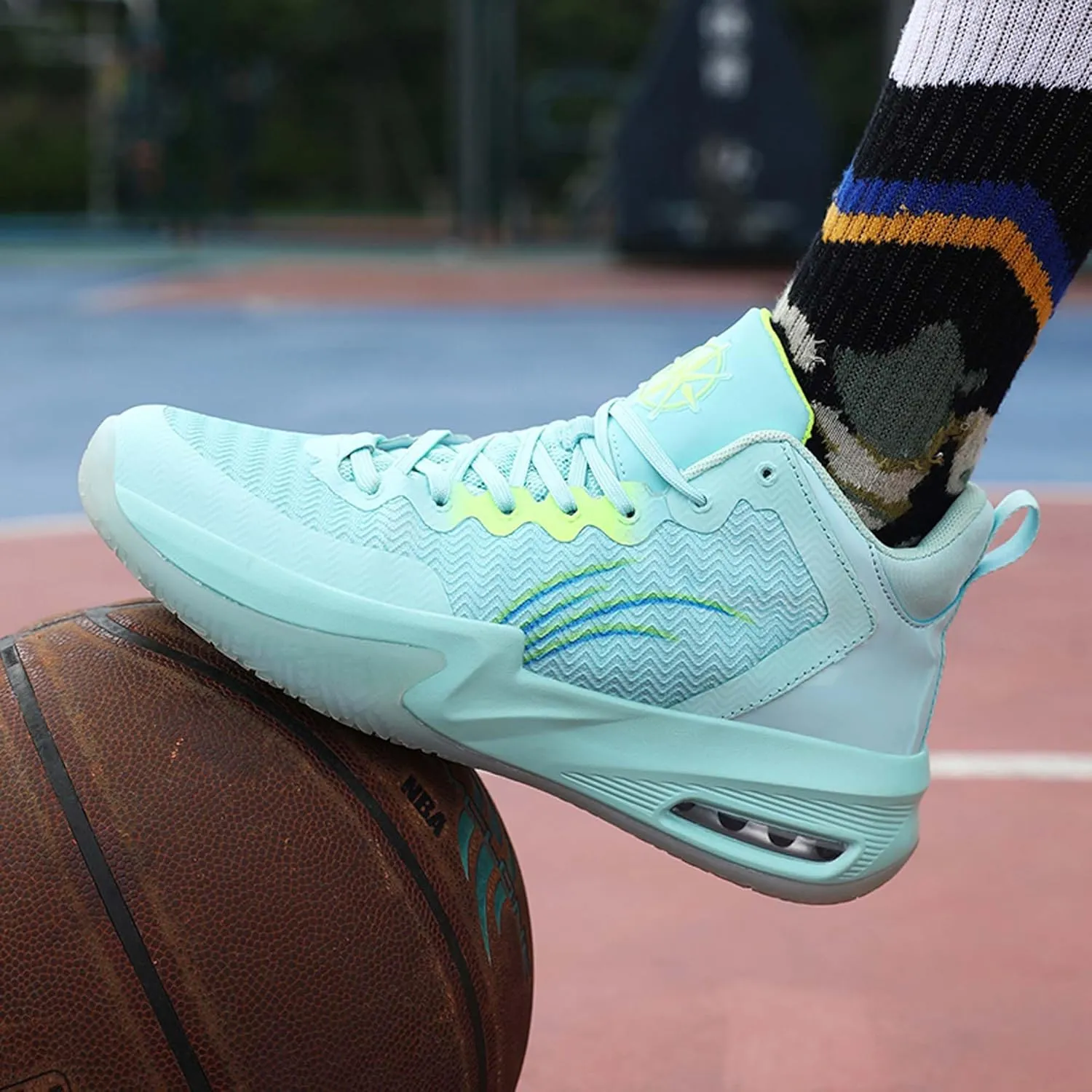 Men's Professional Basketball Shoes Indoor and Outdoor Non-Slip Cushioning Match Training Shoes Teenagers Breathable Running Shoes Women's Fashion Tennis Sneakers