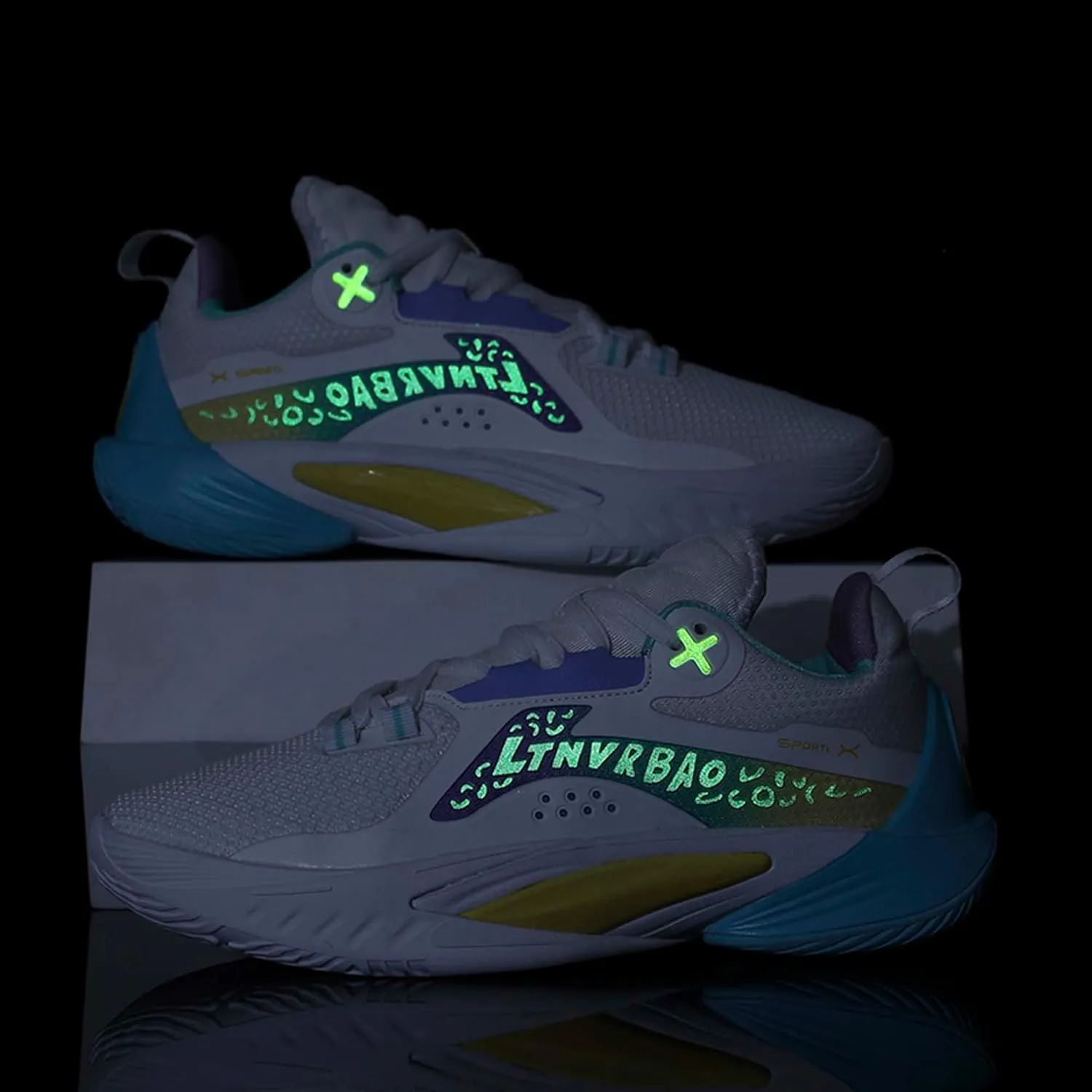 Unisex Fashion Basketball Shoes Breathable Mesh Sneakers Street Personalized Trend Basketball Sneakers Indoor and Outdoor Anti-Slip Cushioning Running Training Shoes