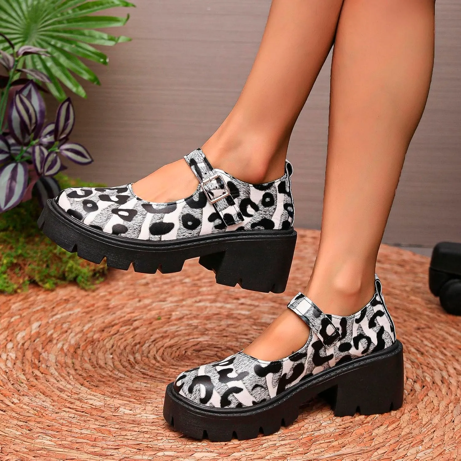 Women's Fashion Solid Color Thick Soled Leather Casual Shoes Temperament Comfortable Slip On Women Casual Shoes Wide