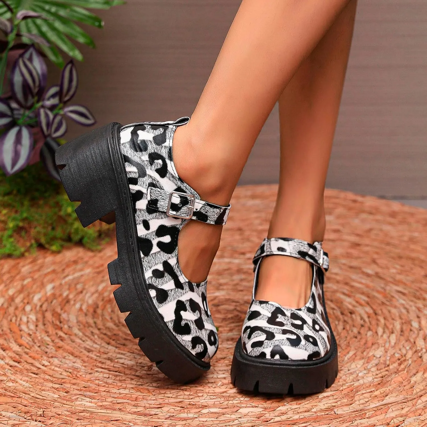 Women's Fashion Solid Color Thick Soled Leather Casual Shoes Temperament Comfortable Slip On Women Casual Shoes Wide