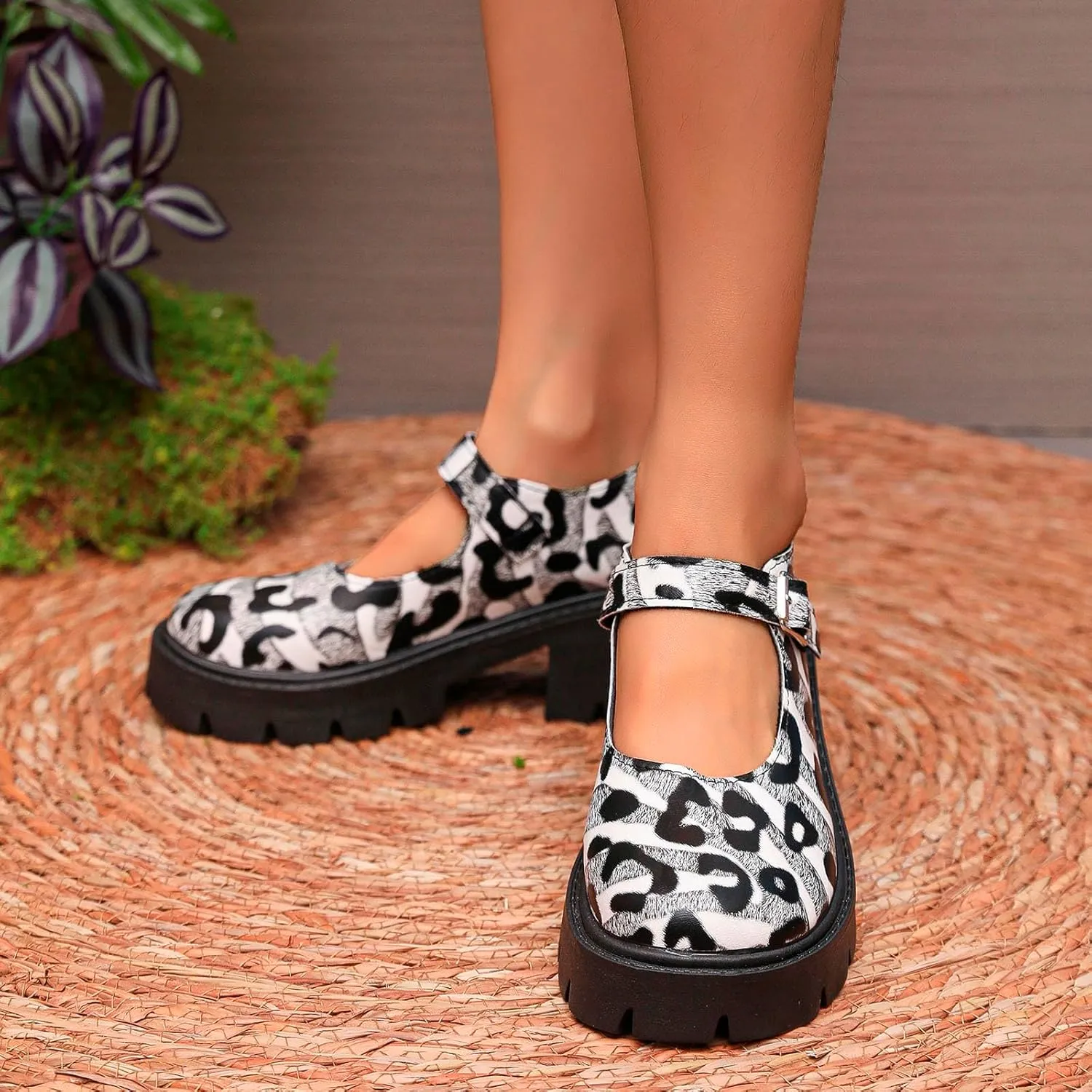 Women's Fashion Solid Color Thick Soled Leather Casual Shoes Temperament Comfortable Slip On Women Casual Shoes Wide