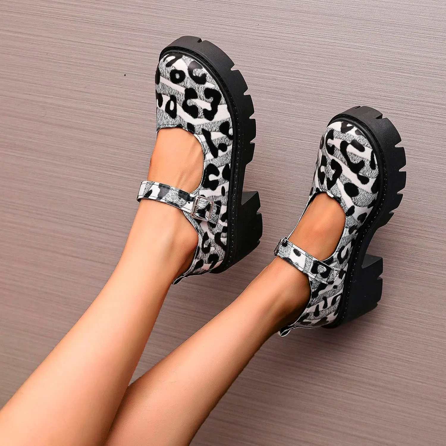 Women's Fashion Solid Color Thick Soled Leather Casual Shoes Temperament Comfortable Slip On Women Casual Shoes Wide