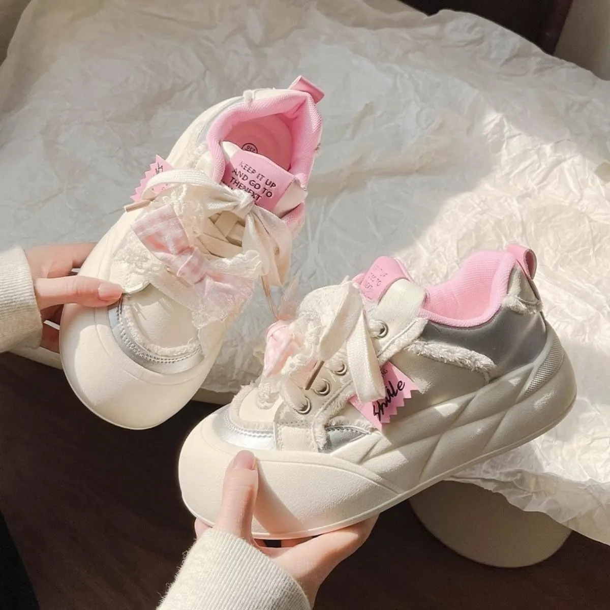 Y2K Platform Sneakers for Girls Chunky Cute Lace Bow Shoes, Soft Non-Slip Sole Stylish Everyday Canvas Trainers Kitty & Fish Plush
