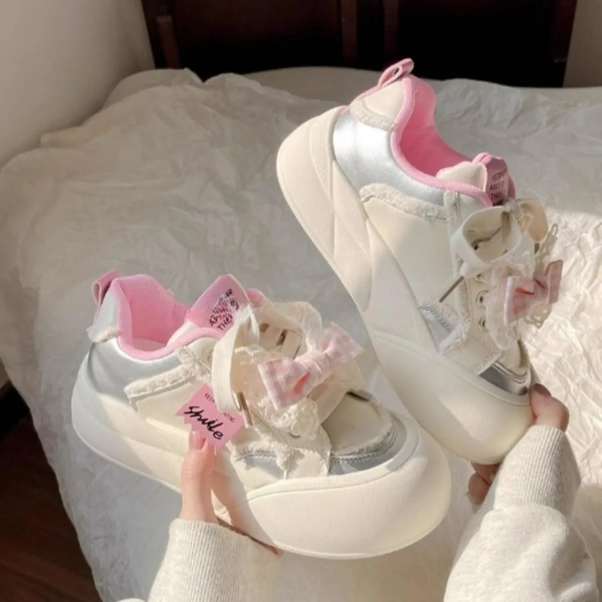 Y2K Platform Sneakers for Girls Chunky Cute Lace Bow Shoes, Soft Non-Slip Sole Stylish Everyday Canvas Trainers Kitty & Fish Plush