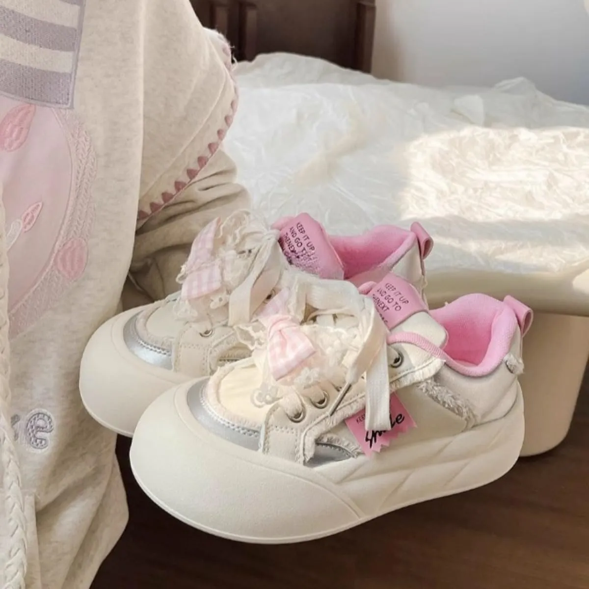 Y2K Platform Sneakers for Girls Chunky Cute Lace Bow Shoes, Soft Non-Slip Sole Stylish Everyday Canvas Trainers Kitty & Fish Plush
